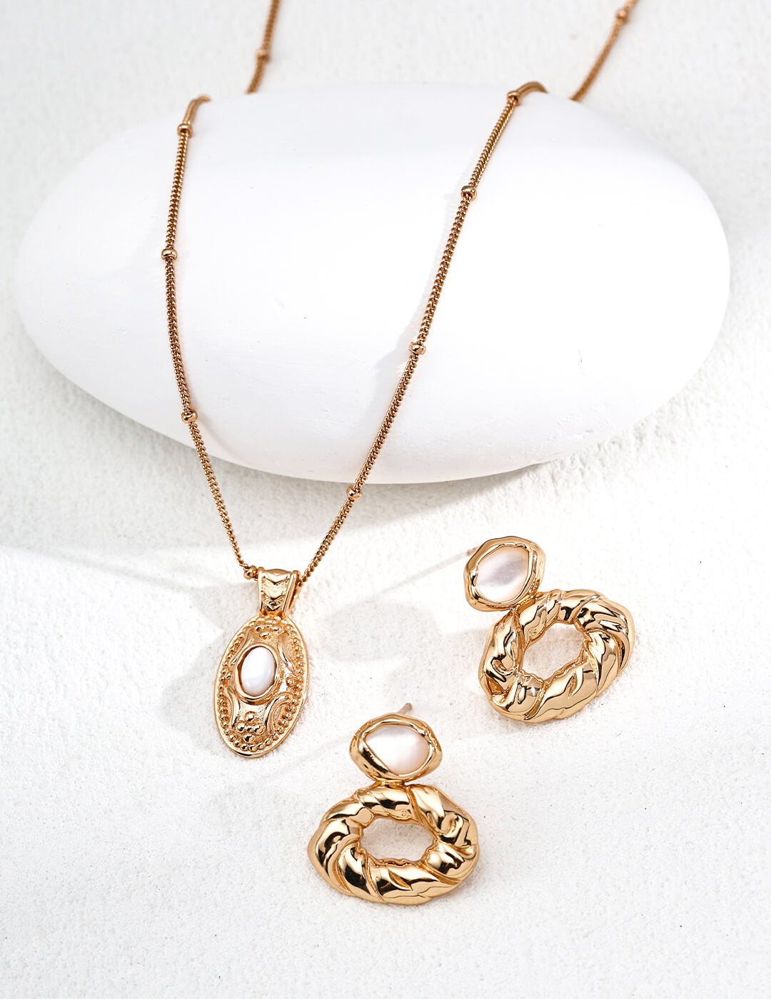 S925 Mother of Pearl Pendant Necklace – Lunar Elegance