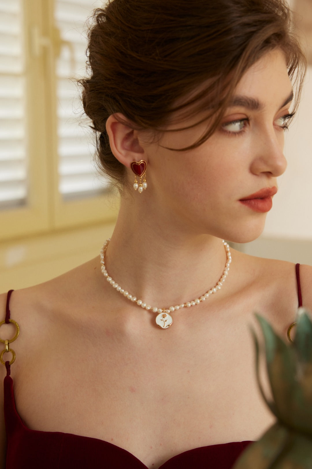 Romantic Pearl & Rose Pendant Necklace