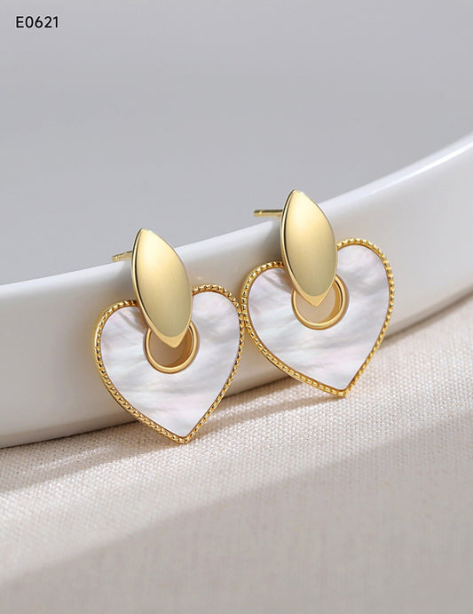 【First Quarter Moon Jewelry】“Rain Bomb” Earrings