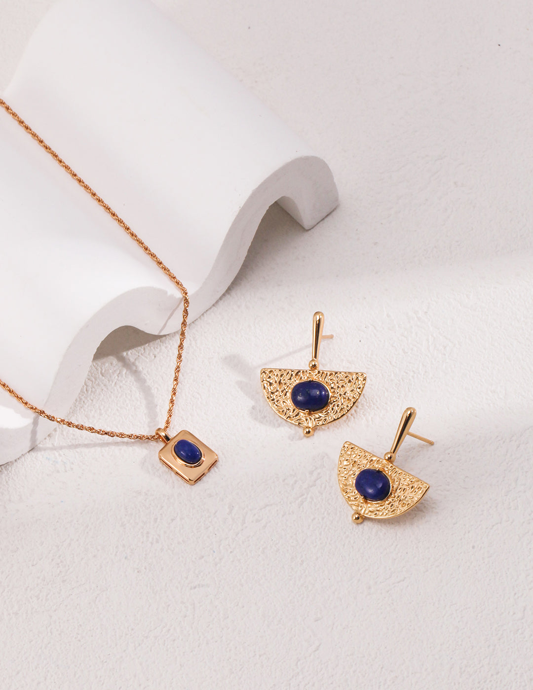 S925 Silver Lapis Lazuli Moon Necklace – Waxing Gibbous Jewelry
