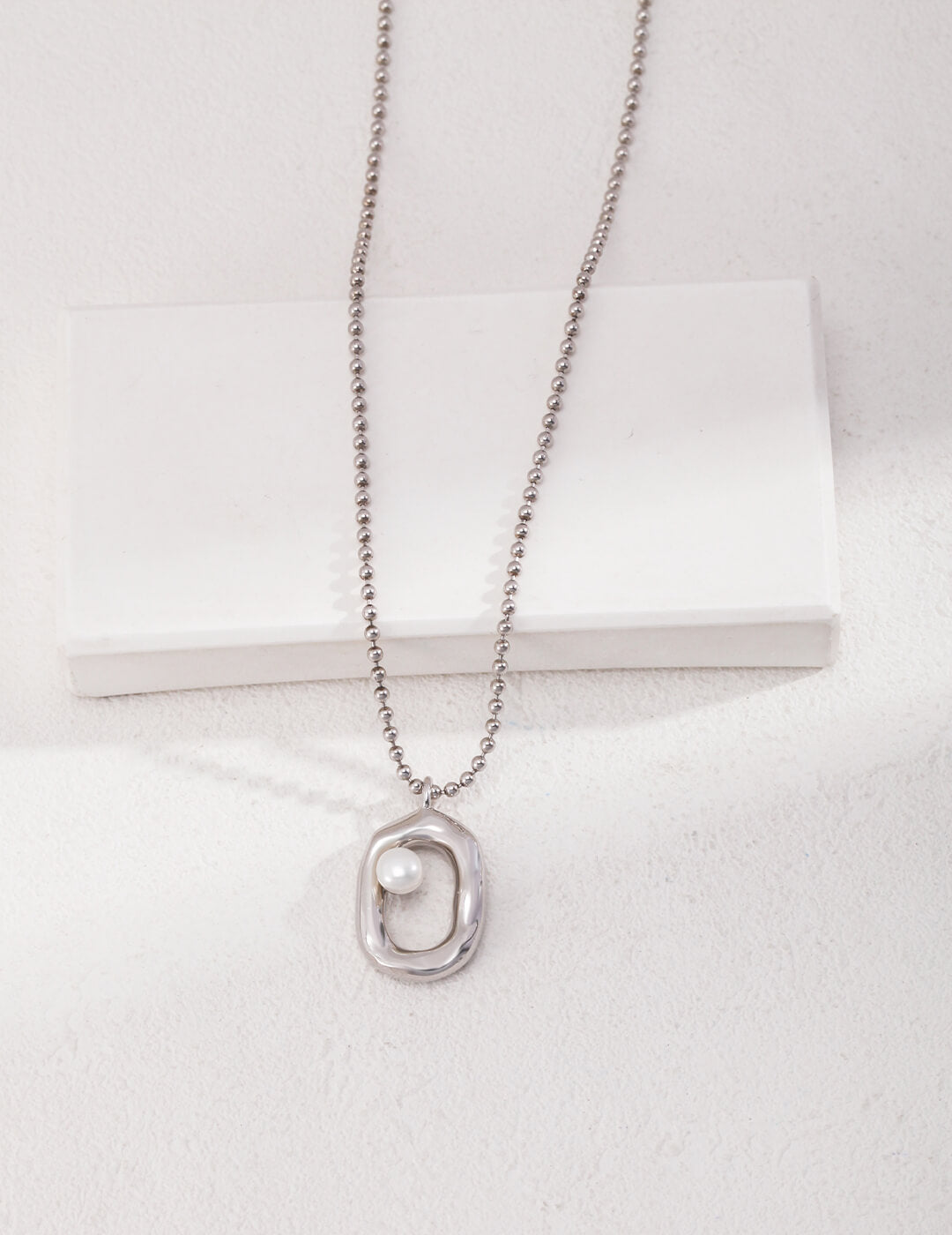S925 Silver Long Pearl Necklace – Fluid Design & Vintage Elegance