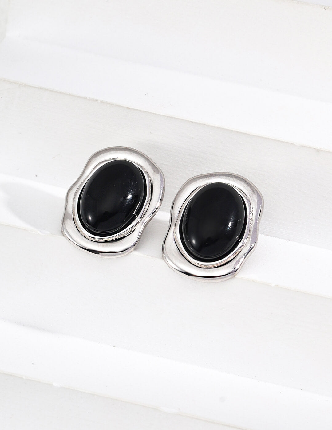 【Full Moon Jewelry】Decision Shield Earrings