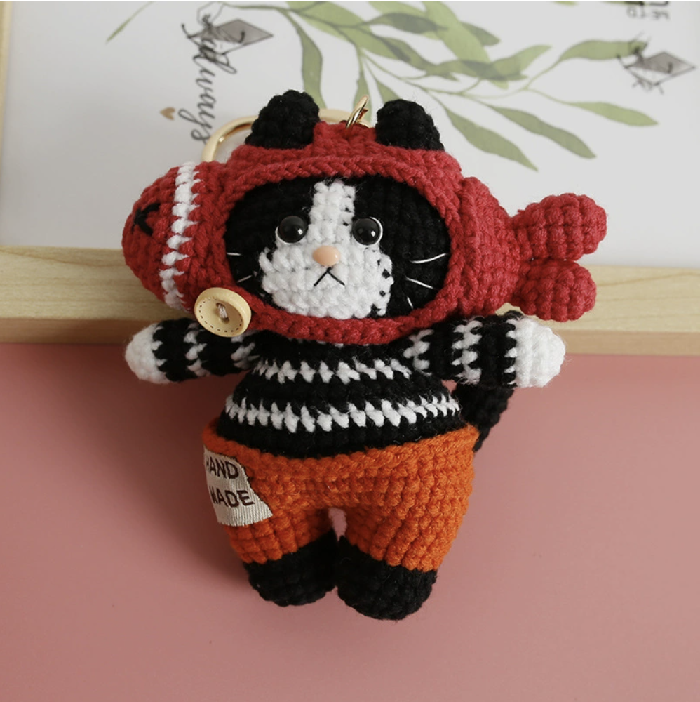 Handcrafted Fish-Head Kitty Crochet Keychain – Artistic Yarn Animal Bag Accessory