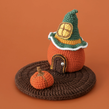 Handmade Crochet Pumpkin House – The Cutest Phone Holder for Your Desk