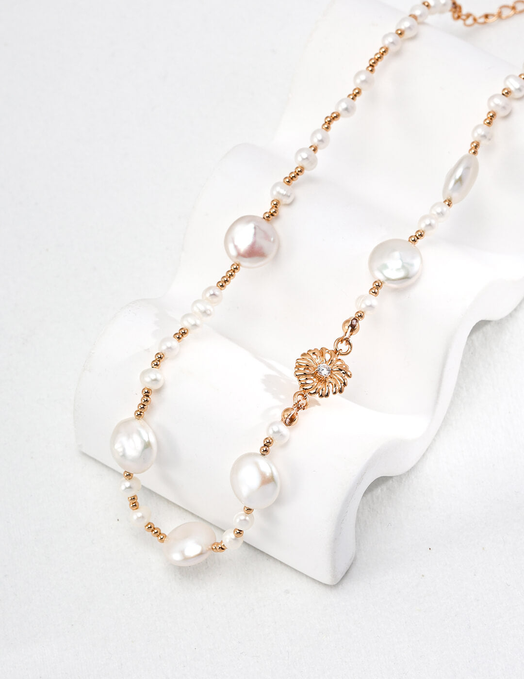 Flower Pearl Necklace – Cosmic Elegance