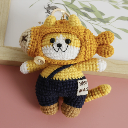 Handcrafted Fish-Head Kitty Crochet Keychain – Artistic Yarn Animal Bag Accessory