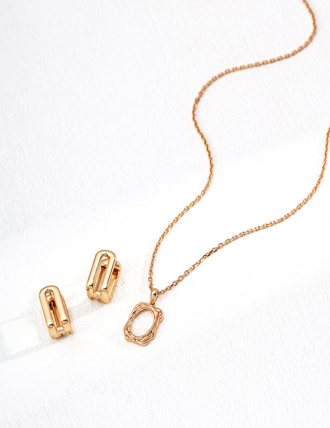 Aurora Trace Necklace – Minimalist Glow