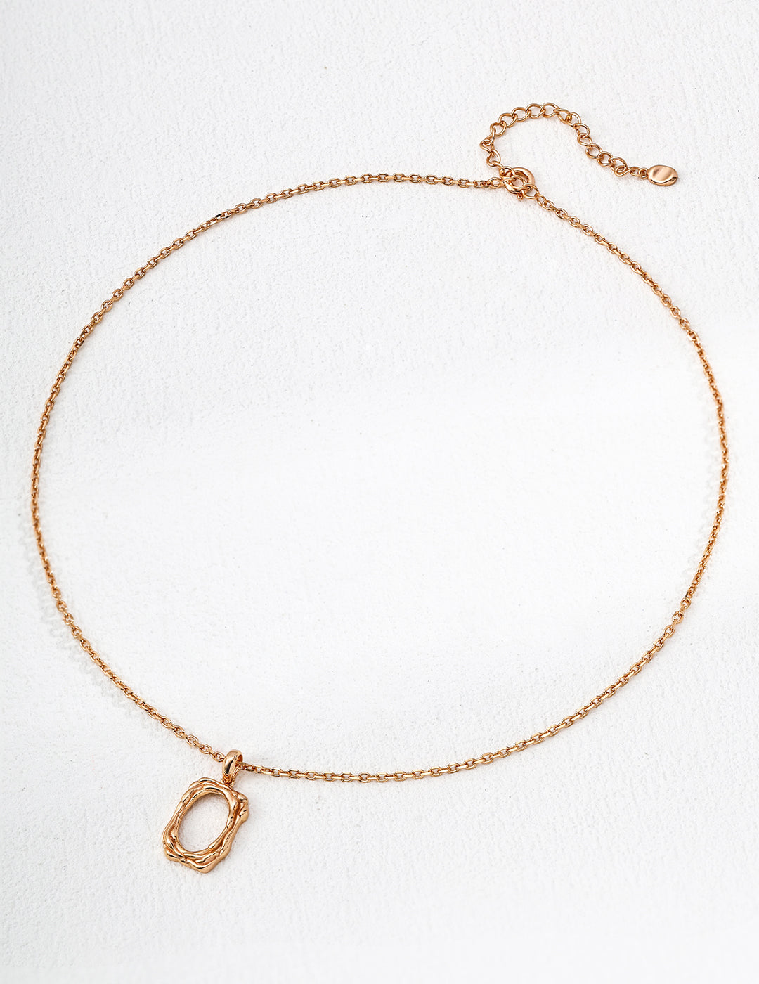 Aurora Trace Necklace – Minimalist Glow