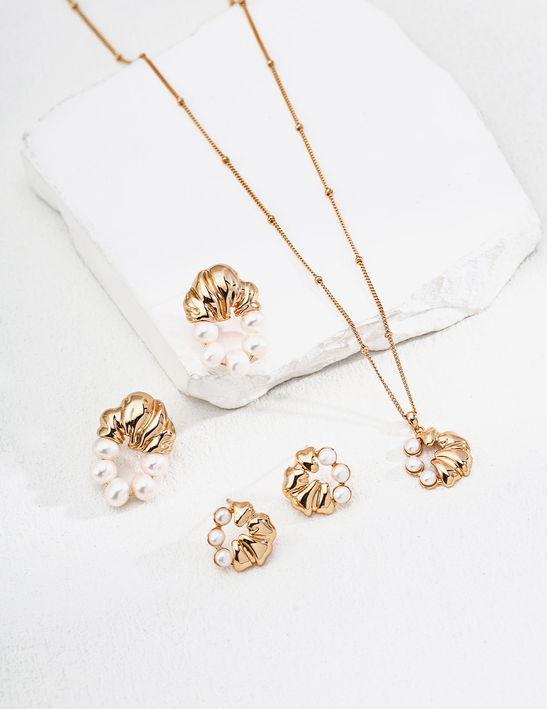 Starry Sky Whispering Set｜S925 Vintage Gold Pearl Necklace + Earrings