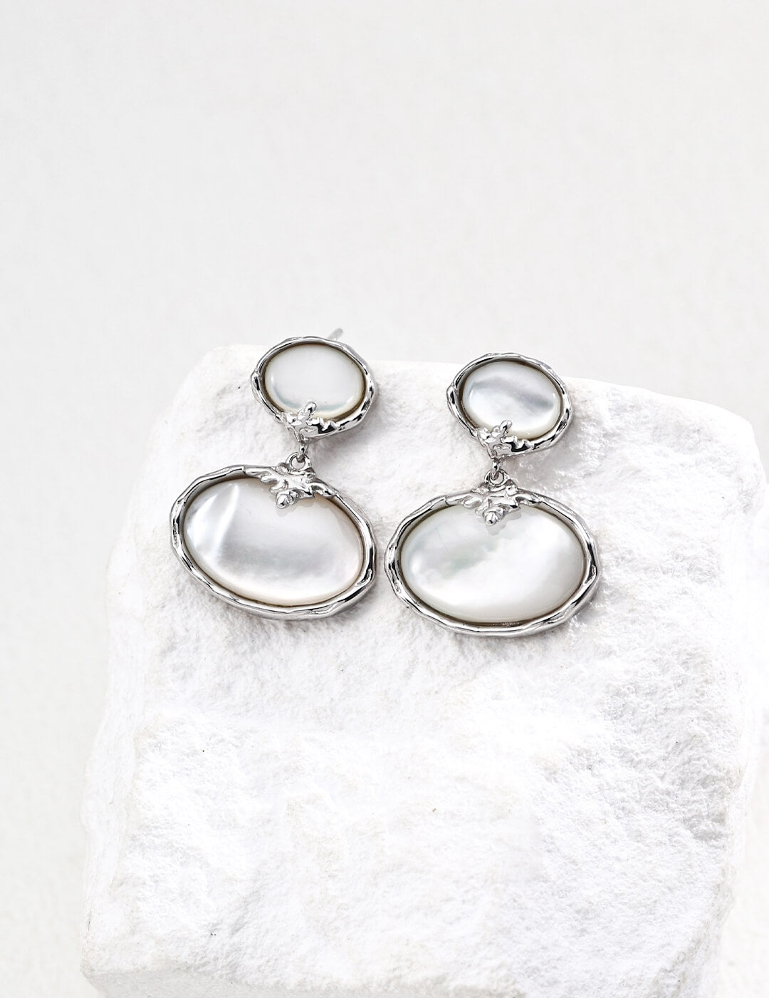 【Full Moon Jewelry】Flowing Silver & Mother-of-Pearl Earrings