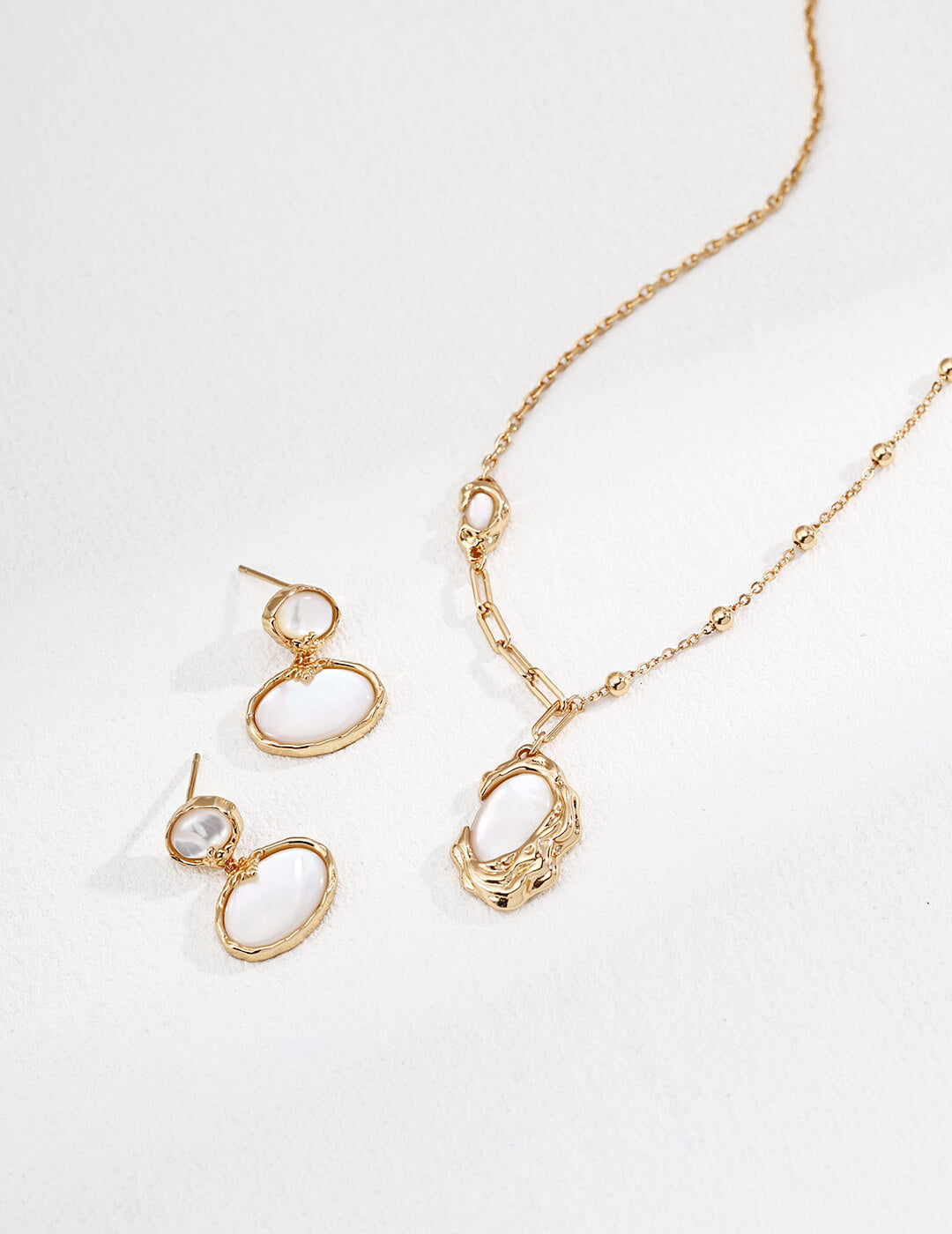 【Full Moon Jewelry】Flowing Silver & Mother-of-Pearl Earrings