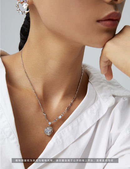 Full Moon Blossom Necklace｜S925 Silver Moon Phase Jewelry in Vintage Gold