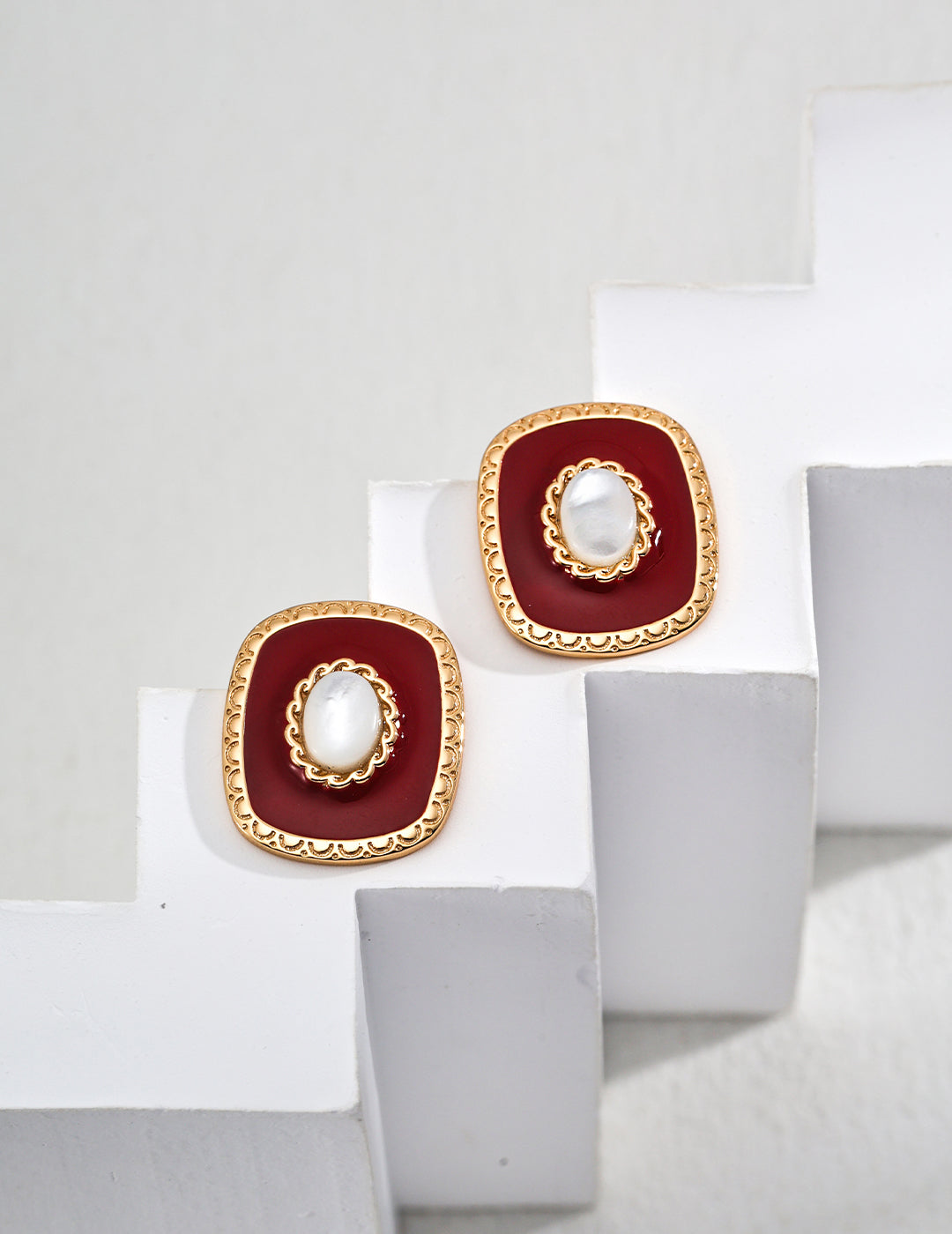 Crimson Moon Kiss Earrings｜S925 Silver-Red Glaze Shell Earrings