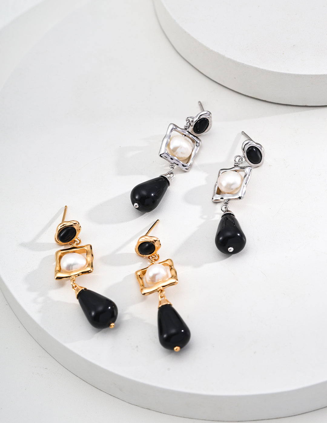 Starry Night Concerto Earrings | S925 Two-tone Natural Pearl Black Agate