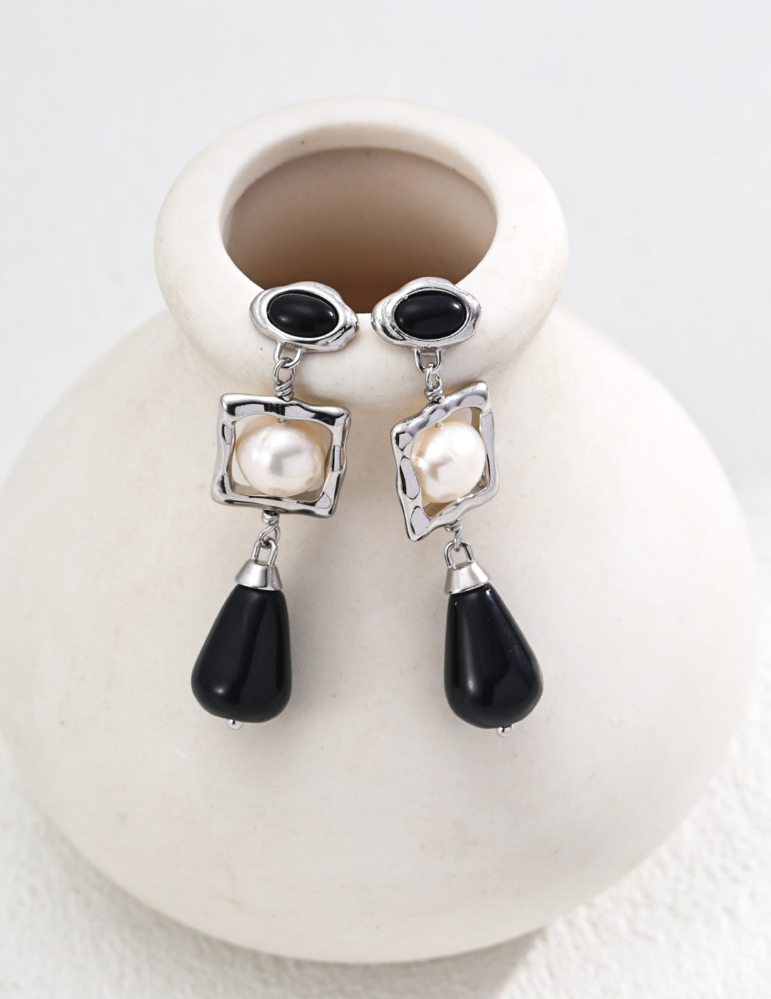 Starry Night Concerto Earrings | S925 Two-tone Natural Pearl Black Agate